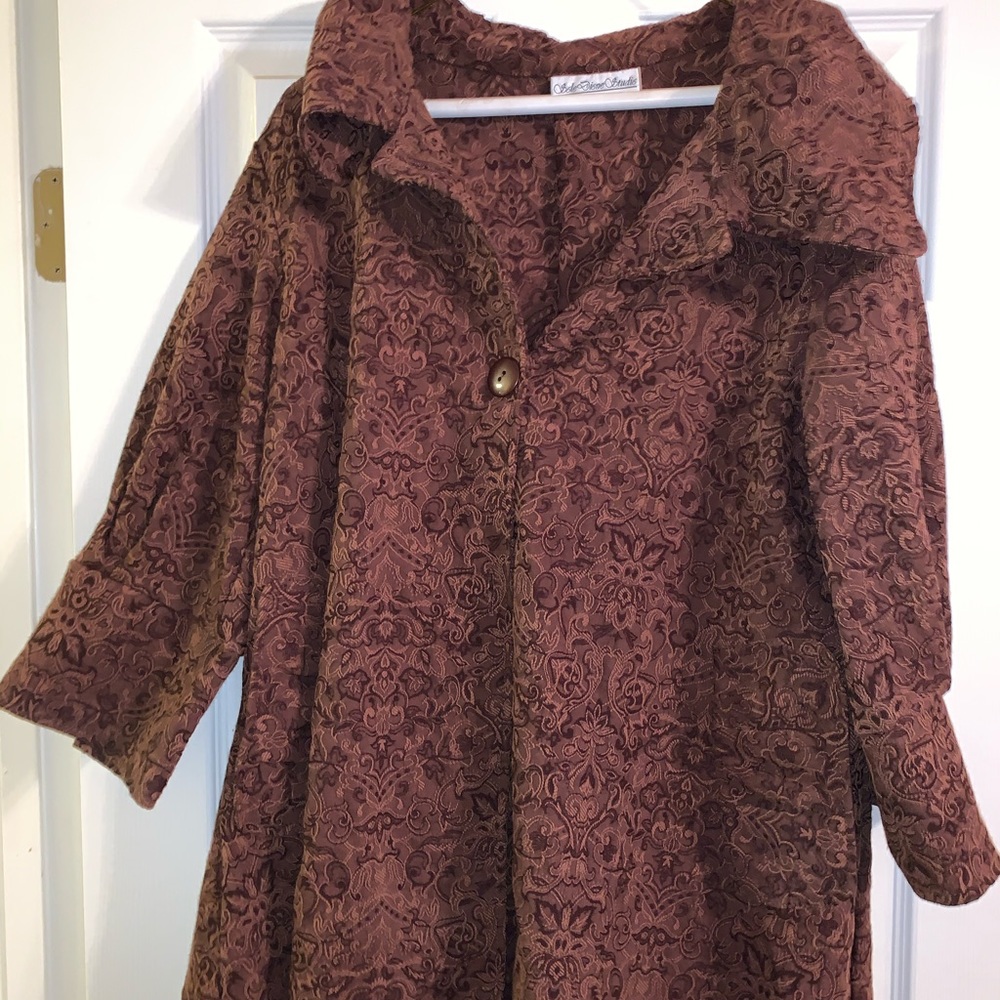 LONG BROWN COAT